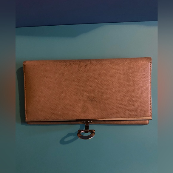 PRE-LOVED 💝 Ferragamo 💝 Long *Leather* Wallet- Neutral/Nude - Picture 3 of 9